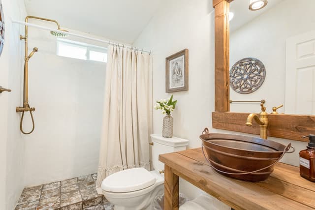 Guest Farmhouse Guest Bathroom