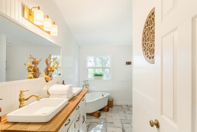 Guest Farmhouse Master Bathroom